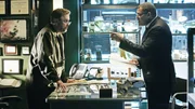 Grissom (William Petersen, li.) bittet Dr. Raymond Langston (Laurence Fishburne), das CSI-Team als Berater zu unterstützen, da er sich bereits ausgiebig mit der Psyche von Haskell beschäftigt hat. Doch das ist nicht der einzige Grund...