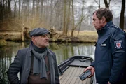 Kommissar Krüger (Christian Redl, l.) und Fichte (Thorsten Merten, r.) besprechen sich am Anleger. Kommissar Krüger (Christian Redl, l.) und Fichte (Thorsten Merten, r.) besprechen sich am Anleger.