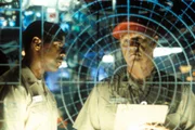 Ron Hunter (Denzel Washington, l.), Kapit&auml;n Frank Ramsey (Gene Hackman)