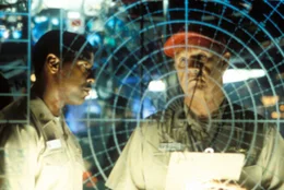 Ron Hunter (Denzel Washington, l.), Kapit&auml;n Frank Ramsey (Gene Hackman)