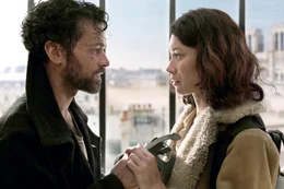 Mathieu (Romain Duris, l.) und Anna (Olga Kurylenko, r.) sind f&uuml;r ihre Tochter Sarah zu allem bereit.