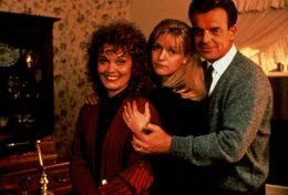L-R: Sarah Palmer  (Grace Zabriskie), Laura Palmer (Sheryl Lee), Leland Palmer (Ray Wise)