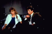 Dr. Paula Hall (Karen Austin, l.); Elliott Blake (Anthony Andrews, r.)