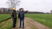 Die A20 würde die Flächen von Landwirt Christoph Schlesselmann zerschneiden und direkt hinter seinem Wohnhaus entlangführen.