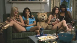 Muss sein Leben endlich selbstst&auml;ndig ohne John auf die Reihe bekommen: Ted (M.) ...