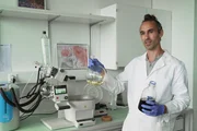 Schweizer Forscher stellen aus Ayahuasca eine Pille her.
