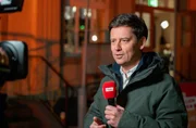 Gastgeber Sascha Hingst lädt Bürgerinnen und Bürger aus Berlin und Brandenburg zu sich, um die Themen, die die Menschen bewegen, lösungsorientiert zu debattieren.