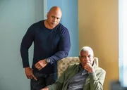 Sam Hanna (LL Cool J, l.); Raymond Hanna (Richard Gant, r.)