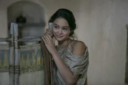 Zaya (Courtney Eaton)