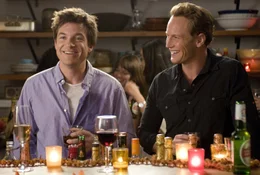 L - R: Wally Mars (Jason Bateman), Roland (Patrick Wilson)