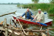 Peter (Peter Lustig, l.) und Paschulke (Helmut Krauss, r.) wollen sich die Biber-Burg mal aus der Nähe ansehen. Peter (Peter Lustig, l.) und Paschulke (Helmut Krauss, r.) wollen sich die Biber-Burg mal aus der Nähe ansehen.