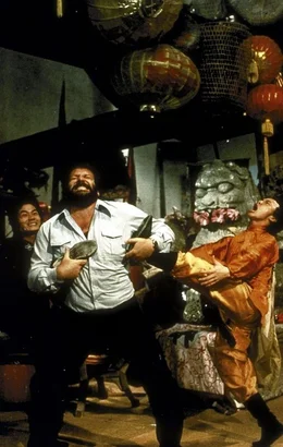 Als sich ein internationaler Rauschgiftring in Neapel niederl&auml;sst, ermittelt Rizzo (Bud Spencer, M.) auf eigene 'Faust' ...