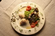 Geräucherte Forelle mit Fischnockerl und Frühlingssalat, zubereitet von Angelika Anetseder.