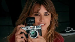 Die Fotografin Janis (Pen&eacute;lope Cruz) will die &Uuml;berreste ihres Urgro&szlig;vaters ausgraben lassen, der Opfer der Franco-Diktatur war.