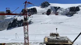 Rund 145 Arbeitskr&auml;fte sind an der Fertigung der Seilbahn-&Uuml;berquerung beteiligt.