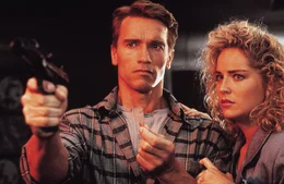 Douglas Quaid / Hauser (Arnold Schwarzenegger), Lori (Sharon Stone)