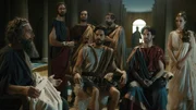 Bei den Phäaken wird Odysseus gastfreundlich aufgenommen. Beim Festmahl lauscht der Held den Worten eines blinden Sängers. Bei den Phäaken wird Odysseus gastfreundlich aufgenommen. Beim Festmahl lauscht der Held den Worten eines blinden Sängers.