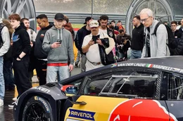 Besucher der &bdquo;Essen Motor Show&ldquo;. Die Messe ist das zentrale Event f&uuml;r alle, die sich f&uuml;r sportliche, individuelle Autos, Tuning und Motorsport interessieren.