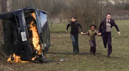 Helen Benson (Jennifer Connelly, left), her stepson Jacob Benson (Jaden Smith) and Klaatu (Keanu Reeves) race to stop an imminent global catastrophe.