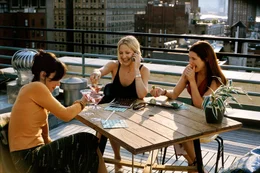 Als eine ihrer besten Freundinnen, Michelle (Kathryn Hahn, r.) - schon wieder - von ihrem Freund verlassen wird, machen sich Jeannie (Annie Parisse, l.) und Andie (Kate Hudson, M.) daran herauszufinden, mit welchen Dingen Frauen M&auml;nner unabsichtlich vergraulen ...