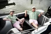 Das Sportboot hat gestoppt - nur wer war der Kapit&auml;n? Till Illies (Jonah Rausch, l.) und Fabian Ritter (Lorenz Grabow, r.) sind schwer auseinander zu halten.