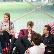 Euan und Megan mit den Überraschungsgästen The Vamps.
