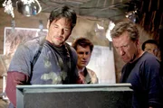 Wo k&ouml;nnen sich die entf&uuml;hrten Soldaten aufhalten? Parks (Jason Gedrick l.), Franko (Michael Goorjian) und Dr. Lightman (Tim Roth r.) versuchen mit allen Mitteln, die Soldaten zu befreien.