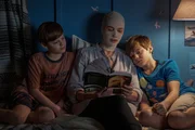 L-R: Lucas (Nicholas Crovetti), Mutter (Naomi Watts), Elias (Cameron Crovetti)