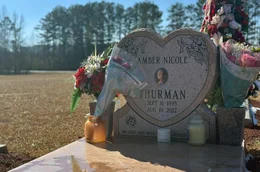 Grabst&auml;tte von Amber Thurman, einem der ersten Todesopfer der versch&auml;rften Abtreibungsgesetze im US-Bundesstaat Georgia. Die junge Mutter starb w&auml;hrend ihrer zweiten Schwangerschaft, medizinische Hilfe wurde ihr verweigert.