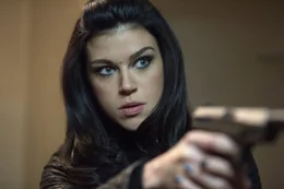 Auftragskillerin Perkins (Adrianne Palicki) begeht den fatalen Fehler, im Hotel Continental, in dem keine Gesch&auml;fte get&auml;tigt werden d&uuml;rfen, ihrem Job nachzugehen ...