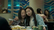 L-R: Grandma (Lori Tan Chinn), Nora (Awkwafina)