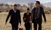 Versuchen einen neuen Fall aufzuklären: Patrick (Simon Baker, l.) und seine Kollegen Kendall (Tim Kang, r.) und Teresa (Robin Tunney, M.) ...
