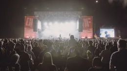 Nahezu 25.000 Menschen allen Alters sind begeistert von Rock, Punk, Indie, Singer Songwriter, Comedy und Kleinkunst.