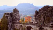 Auf den Spuren der Künstler der Romantik: Der Malerweg durch die Sächsische Schweiz führt an der Bastei vorbei. Diese diente schon Caspar David Friedrich als Motiv für seine Bilder. Auf den Spuren der Künstler der Romantik: Der Malerweg durch die Sächsische Schweiz führt an der Bastei vorbei. Diese diente schon Caspar David Friedrich als Motiv für seine Bilder.