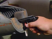 Mit Hilfe neuer Methoden von Ballistik und forensischer Medizin werden viele Fälle der Vergangenheit neu überprüft.