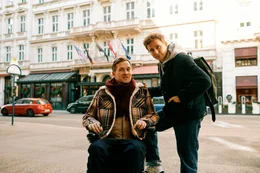 Karl (Max Hubacher, r.)