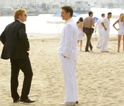 Auf der Party von Paul Sanders (Neil Jackson, M.), dem Inhaber einer Spedition, ist einer grauenhafter Mord passiert. Horatio (David Caruso, l.) nimmt die Ermittlungen auf und kommt dabei einem brutalen Mädchenhändlerring auf die Spur. Auf der Party von Paul Sanders (Neil Jackson, M.), dem Inhaber einer Spedition, ist einer grauenhafter Mord passiert. Horatio (David Caruso, l.) nimmt die Ermittlungen auf und kommt dabei einem brutalen Mädchenhändlerring auf die Spur.