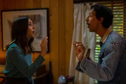 Ally (Alison Brie) und Benny (Danny Pudi )
