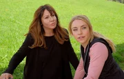 Was hat es mit dieser jungen Frau auf sich? Katja (Simone Thomalla, l.) findet die mysteriöse Marina (Johanna Ingelfinger) wieder, kann sich auf ihr Verhalten aber keinen rechten Reim machen.
