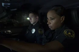 Danny Holledge (Nat Wolff, l.); Renee Lomito-Smith (Mary J. Blige, r.)