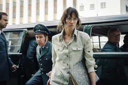 Ulrike Meinhof (Tatiana Nekrasov) bei der Ankunft in der JVA Stuttgart Stammheim