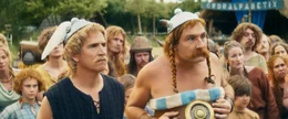 Asterix (Guillaume Canet, l.); Obelix (Gilles Lellouche, r.)