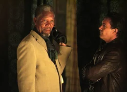 L-R: Ripley (Morgan Freeman) und Gabriel (Antonio Banderas)