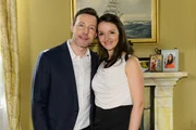 David (Andreas Hofer) und Jenny (Kaja Schmidt-Tychsen) halten an der Heirat fest und geben eine Verlobungsfeier.