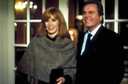 Jennifer (Stefanie Powers, l.) und Jonathan Hart (Robert Wagner, r.) sind in Kanada zu Gast bei einer alten Freundin.