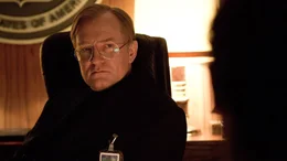 CIA-Chef Jeremy Redman (Ulrich Thomsen) steht auf der Suche nach einem Maulwurf unter Druck.