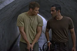 Schon bald decken FBI Agent Travers (Kellan Lutz, l.) und der indonesische Polizist Hashim (Ario Bayu, r.) etliche Terroristen und Verschw&ouml;rer auf, die alle mit dem hemmungslosen Kunstdieb und Auftragskiller Malik in Verbindung stehen. Ein knallhartes Katz-und-Maus-Spiel nimmt seinen Lauf ...