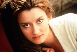 In der perfekten Welt der Truman Show ist f&uuml;r wahre Liebe kein Platz. Als sich Truman in Lauren (Natascha McElhone) verliebt, wird sie aus der Show entfernt. Doch fortan k&auml;mpft sie f&uuml;r Trumans Freiheit ...
