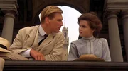 L-R: George Emerson (Julian Sands) und Lucy Honeychurch (Helena Bonham Carter)