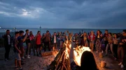 Auf einer der berühmten Fisker-Parties treffen sich die Schüler einmal im Monat.